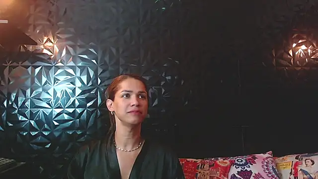 PINK  LOLA1 online show from 11/22/25, 12:53