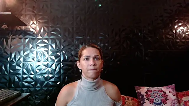 PINK  LOLA1 online show from 06/26/26, 10:14