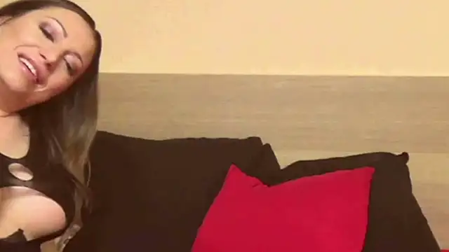 Snapshot of KendraLux chatting on 01/15/26, 09:18 KendraLux online show from 01/15/26, 09:18