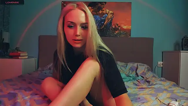 Snapshot of Linda_Roxy chatting on 12/15/24, 12:28 Linda Roxy online show from 12/15/24, 12:28