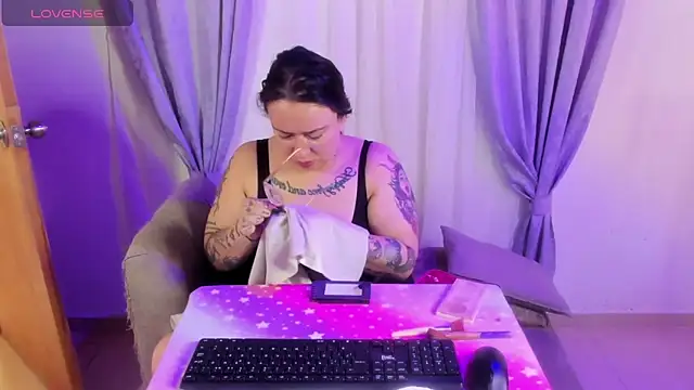 MiaYMolly online show from 06/14/26, 06:21