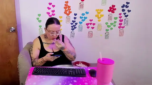 MiaYMolly online show from 06/24/26, 11:26