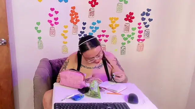 MiaYMolly online show from 06/27/26, 06:46
