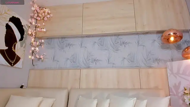 maryevans  online show from 10/29/25, 01:02