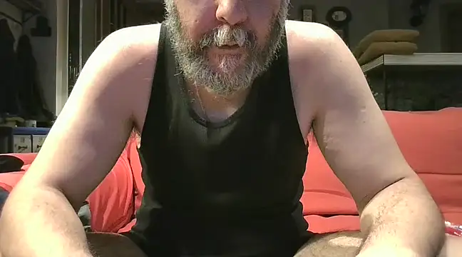 Snapshot of naked_bear chatting on 02/25/25, 05:15 naked bear online show from 02/25/25, 05:15