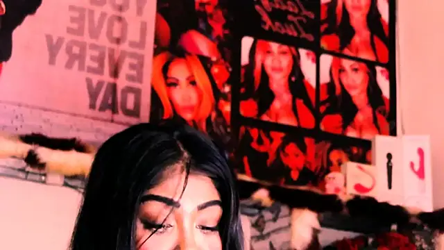 indian dreamgirl online show from 10/22/25, 08:19