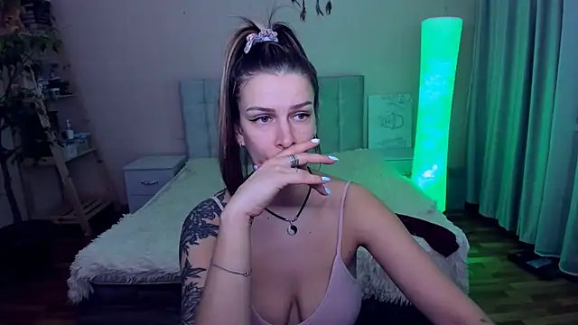 AlexiaDarren online show from 03/19/25, 09:58