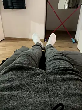 Snapshot of Io1994 chatting on 12/19/25, 12:17 Io1994 online show from 12/19/25, 12:17