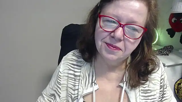 Snapshot of Adelewildx chatting on 03/18/25, 07:19 Adelewildx online show from 03/18/25, 07:19