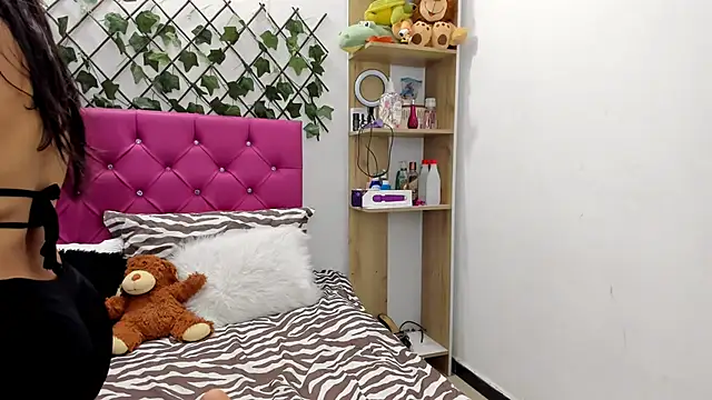 BellaBellosinia online show from 10/26/25, 01:55