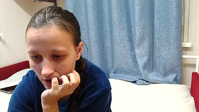 alisacucumber online show from 10/26/25, 04:57