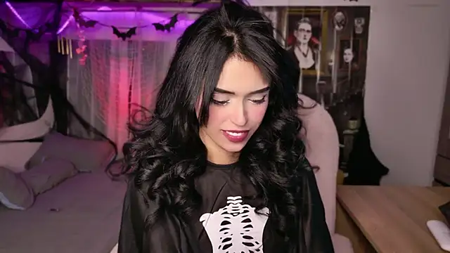 Snapshot of YourKatt chatting on 10/12/25, 02:43 YourKatt online show from 10/12/25, 02:43