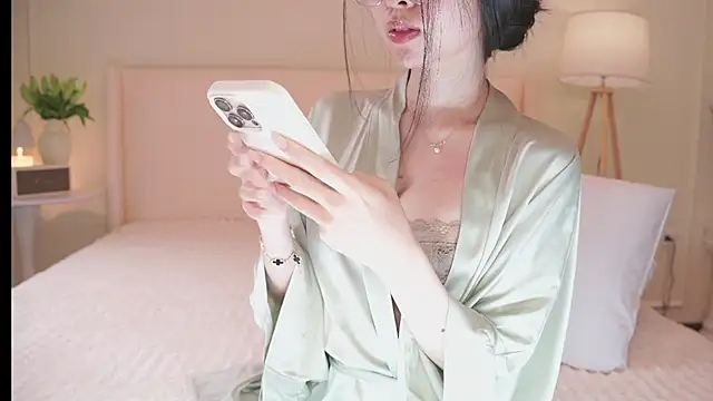 Snapshot of IsMiMi chatting on 01/11/26, 11:32 IsMiMi online show from 01/11/26, 11:32