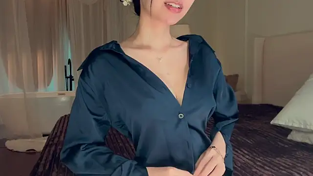 Snapshot of IsMiMi chatting on 03/10/26, 02:05 IsMiMi online show from 03/10/26, 02:05