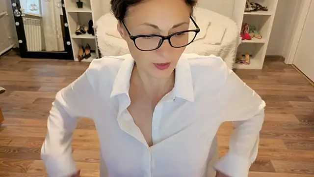 CaringSophie online show from 10/26/25, 07:47