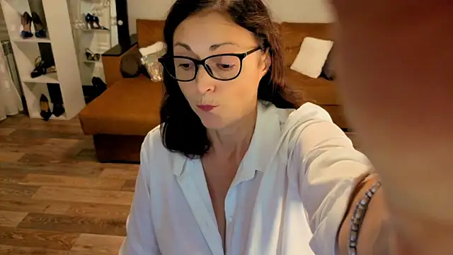 CaringSophie online show from 11/22/25, 05:12