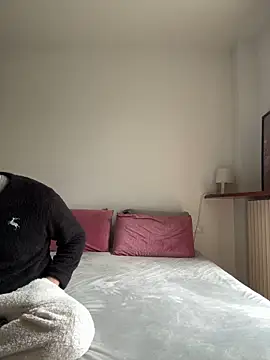 Snapshot of couplepenetration chatting on 02/19/25, 10:34 couplepenetration online show from 02/19/25, 10:34