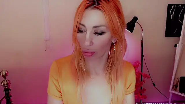 Snapshot of AnnieGOld_ chatting on 12/27/24, 10:26 AnnieGOld  online show from 12/27/24, 10:26