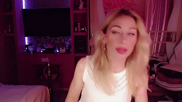 Snapshot of AnnieGOld_ chatting on 11/15/25, 11:32 AnnieGOld online show from 11/15/25, 11:32