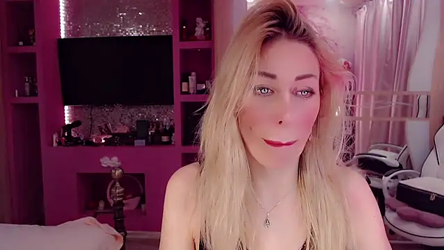 Snapshot of AnnieGOld_ chatting on 11/17/25, 07:41 AnnieGOld online show from 11/17/25, 07:41