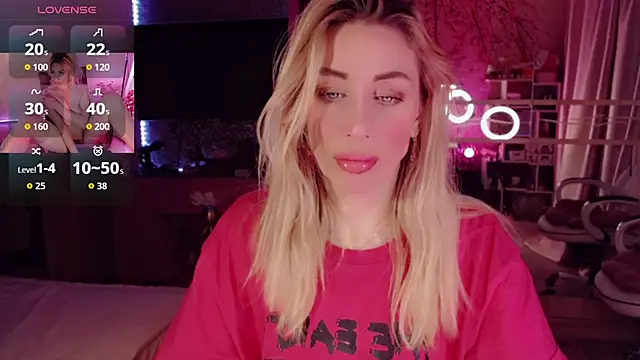 Snapshot of AnnieGOld_ chatting on 11/22/25, 11:37 AnnieGOld online show from 11/22/25, 11:37