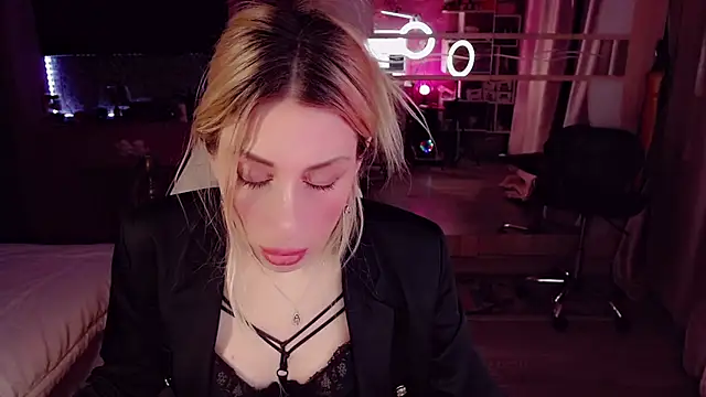 Snapshot of AnnieGOld_ chatting on 01/06/26, 11:51 AnnieGOld online show from 01/06/26, 11:51