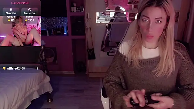 Snapshot of AnnieGOld_ chatting on 01/12/26, 10:48 AnnieGOld online show from 01/12/26, 10:48