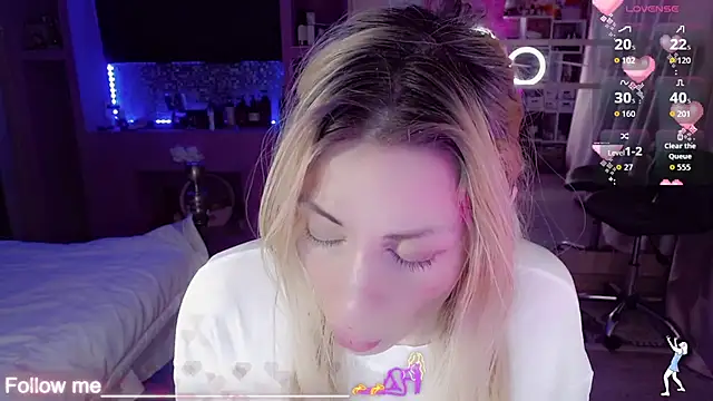 Snapshot of AnnieGOld_ chatting on 01/14/26, 12:27 AnnieGOld online show from 01/14/26, 12:27