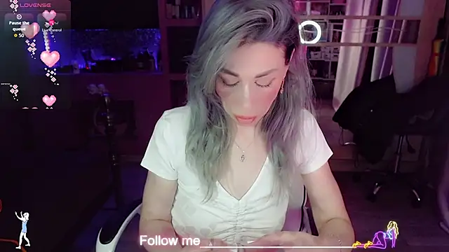 Snapshot of AnnieGOld_ chatting on 02/06/26, 08:23 AnnieGOld online show from 02/06/26, 08:23