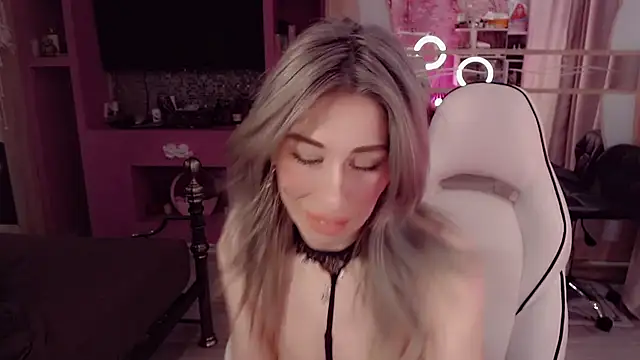 Snapshot of AnnieGOld_ chatting on 02/09/26, 07:40 AnnieGOld online show from 02/09/26, 07:40