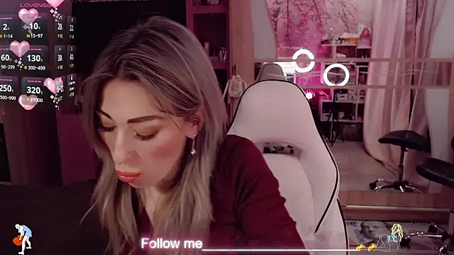 Snapshot of AnnieGOld_ chatting on 02/14/26, 10:06 AnnieGOld online show from 02/14/26, 10:06