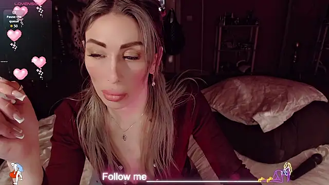 Snapshot of AnnieGOld_ chatting on 02/15/26, 08:02 AnnieGOld online show from 02/15/26, 08:02