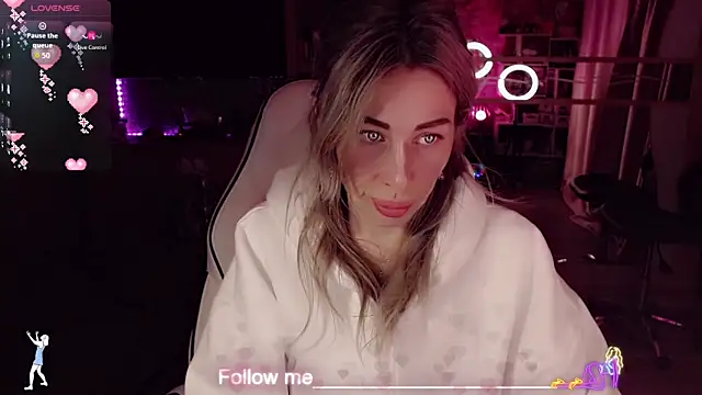 Snapshot of AnnieGOld_ chatting on 02/28/26, 11:39 AnnieGOld online show from 02/28/26, 11:39