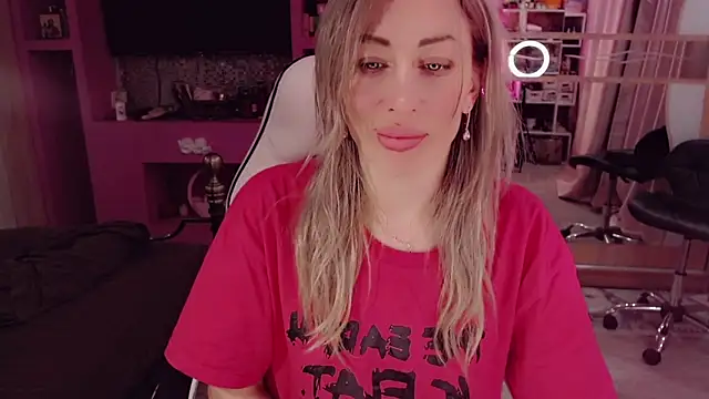 Snapshot of AnnieGOld_ chatting on 03/01/26, 10:12 AnnieGOld online show from 03/01/26, 10:12