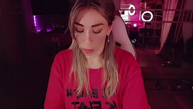 Snapshot of AnnieGOld_ chatting on 03/02/26, 05:08 AnnieGOld online show from 03/02/26, 05:08