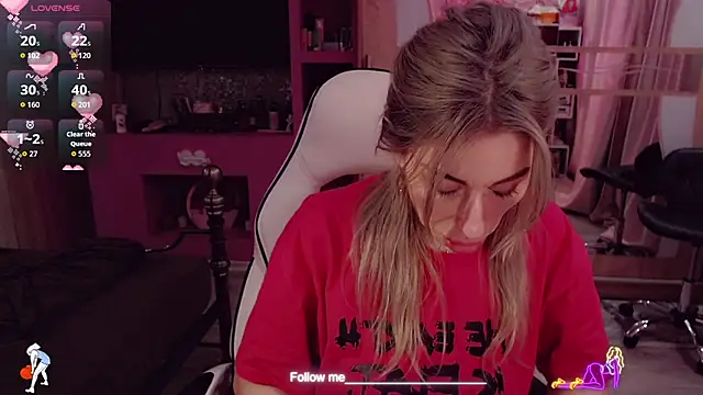 Snapshot of AnnieGOld_ chatting on 03/02/26, 07:15 AnnieGOld online show from 03/02/26, 07:15