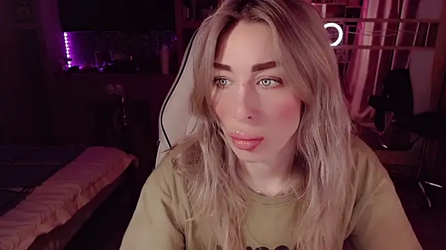 Snapshot of AnnieGOld_ chatting on 03/12/26, 07:53 AnnieGOld online show from 03/12/26, 07:53