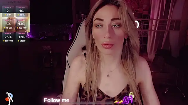 Snapshot of AnnieGOld_ chatting on 04/26/26, 05:32 AnnieGOld online show from 04/26/26, 05:32