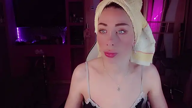 Snapshot of AnnieGOld_ chatting on 05/09/26, 10:37 AnnieGOld online show from 05/09/26, 10:37