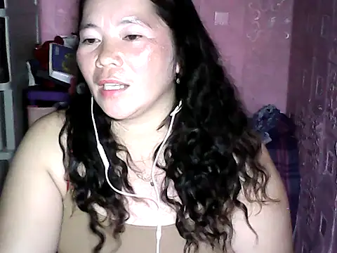 Snapshot of hotpusie_4u chatting on 02/25/26, 05:06 hotpusie 4u online show from 02/25/26, 05:06