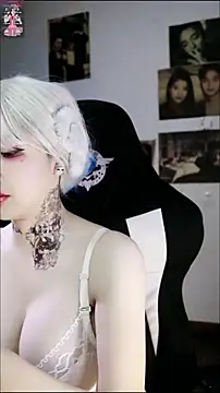 Snapshot of candy_cola chatting on 01/08/26, 05:26 candy cola online show from 01/08/26, 05:26