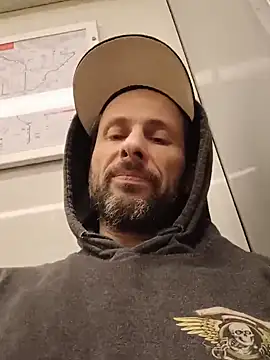 Snapshot of FireFox_Feel chatting on 03/07/25, 09:06 FireFox Feel online show from 03/07/25, 09:06