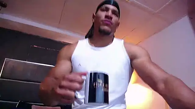 Snapshot of teddyfit19cm chatting on 03/06/26, 01:18 teddyfit19cm online show from 03/06/26, 01:18