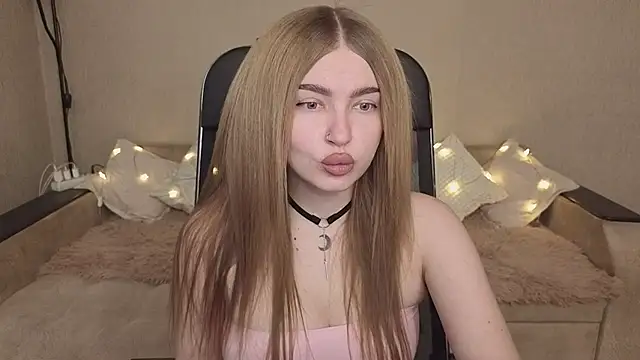 ViolettaLopez online show from 11/24/25, 10:59