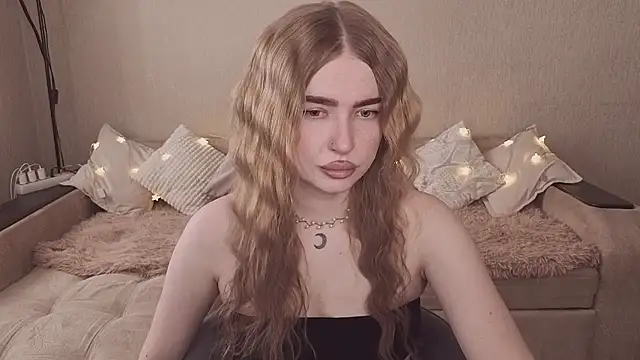 Snapshot of ViolettaLopez chatting on 03/27/26, 12:16 ViolettaLopez online show from 03/27/26, 12:16