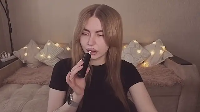 Snapshot of ViolettaLopez chatting on 04/07/26, 02:06 ViolettaLopez online show from 04/07/26, 02:06