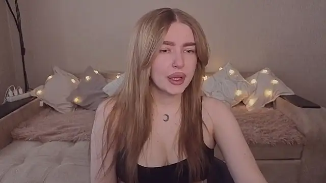 Snapshot of ViolettaLopez chatting on 04/10/26, 01:27 ViolettaLopez online show from 04/10/26, 01:27