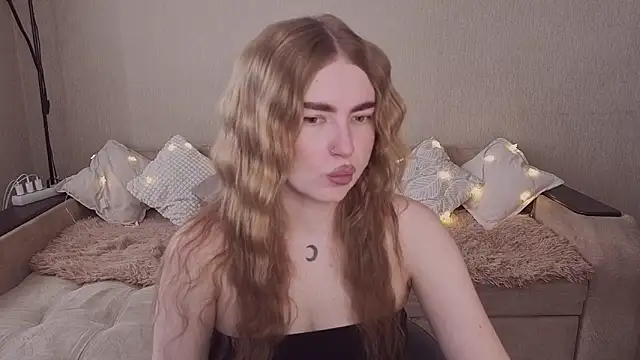 Snapshot of ViolettaLopez chatting on 04/21/26, 12:33 ViolettaLopez online show from 04/21/26, 12:33