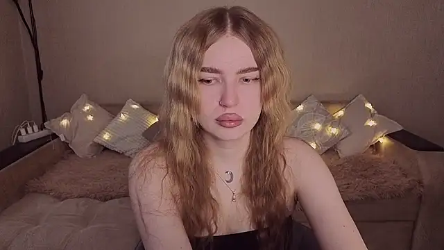 Snapshot of ViolettaLopez chatting on 04/22/26, 02:51 ViolettaLopez online show from 04/22/26, 02:51