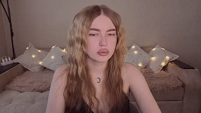 Snapshot of ViolettaLopez chatting on 04/25/26, 02:58 ViolettaLopez online show from 04/25/26, 02:58